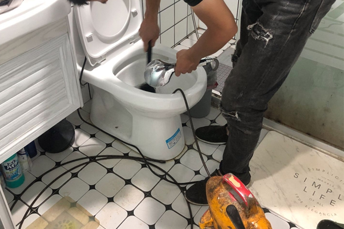 辽源马桶堵塞自己疏通还是找师傅？专业上门服务让你省时更省心